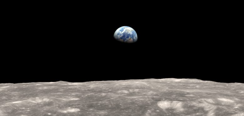 1500989298_moon_and_earth_lroearthrise_frame_0