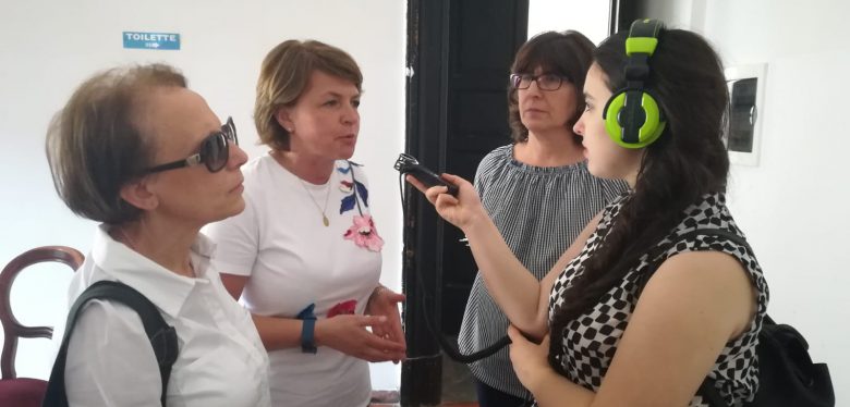 Foto 3 - intervista docenti Fuoriclasse (1)