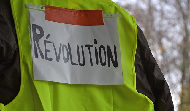 yellow-vests-3854259_640